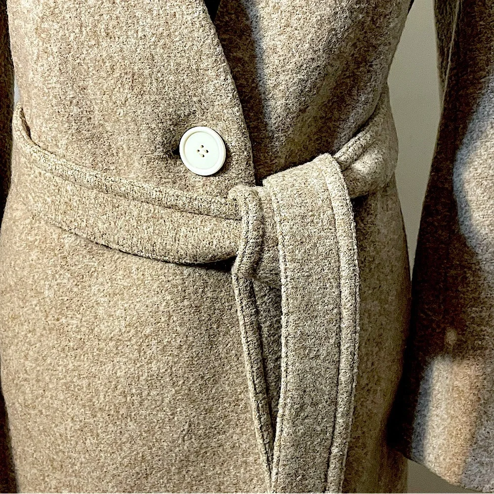 Helmut Lang Tan Trench Coat with Gold Fur Collar - Picture 10 of 16